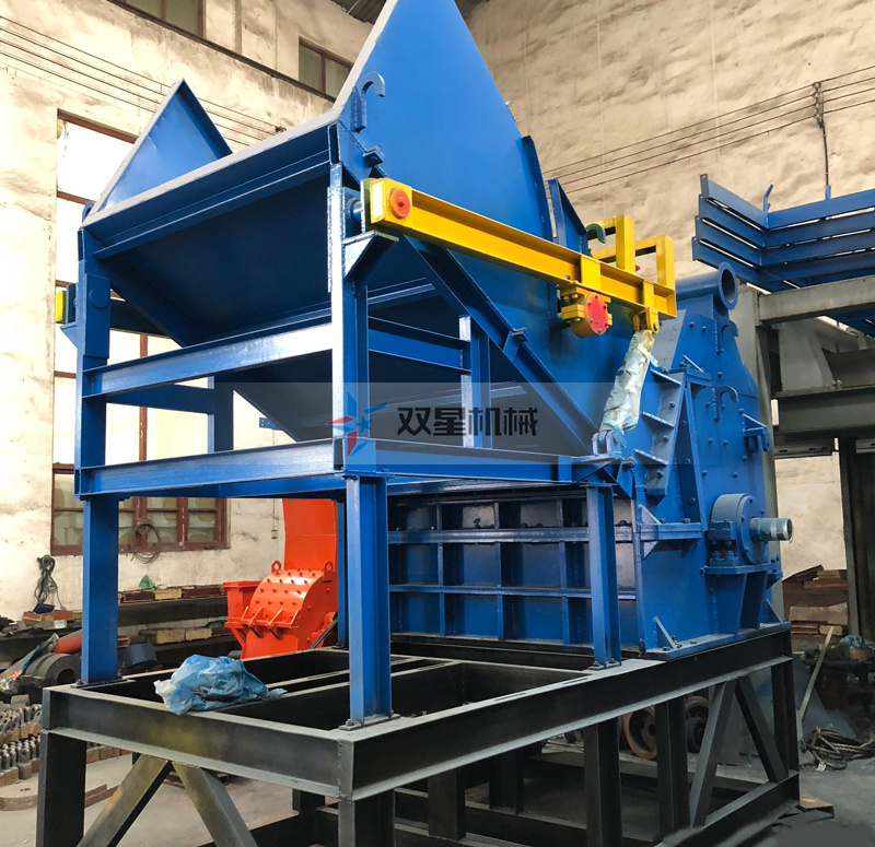 廢鐵粉碎機(jī)生產(chǎn)車間