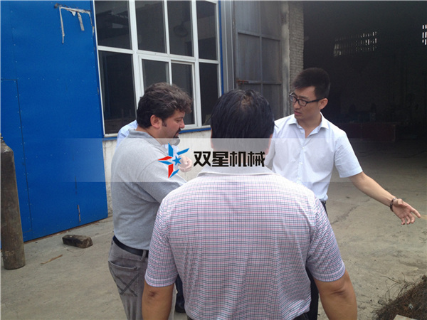 廢鐵粉碎機(jī)設(shè)備巴基斯坦客戶(hù)來(lái)訪(fǎng)