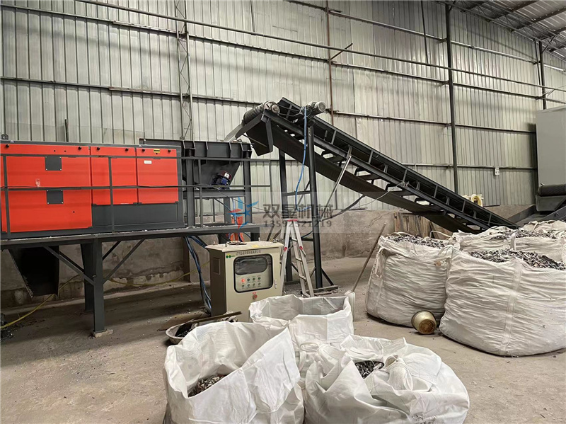 廢鋁粉碎機+跳鋁機組成的廢鋁粉碎分選線作業(yè)