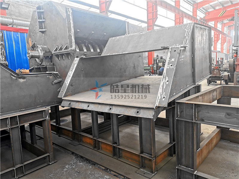 廢鋁粉碎機(jī)設(shè)備生產(chǎn)現(xiàn)場(chǎng)