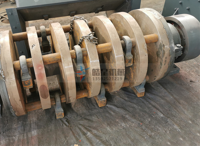 金屬破碎機(jī)<a href='http://www.jlysxjy.com/case/501.html' target='_blank'><span>錘頭</span></a>