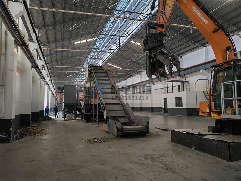 易拉罐破碎機<a href='http://www.jlysxjy.com/' target='_blank'><span>金屬粉碎機</span></a>設(shè)備客戶現(xiàn)場實拍圖片