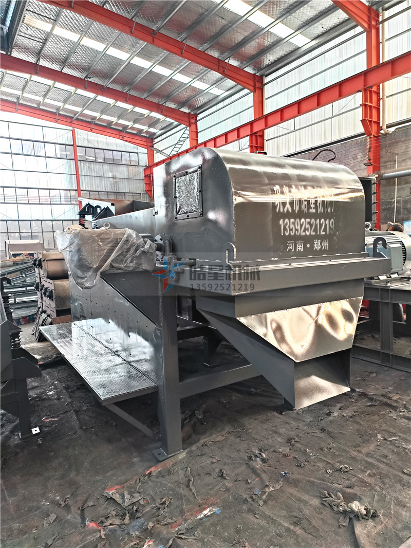 <a href='http://www.jlysxjy.com/line/591.html' target='_blank'><span>跳鋁機</span></a>渦電流分選機廢鋁粉碎分選設(shè)備生產(chǎn)現(xiàn)場