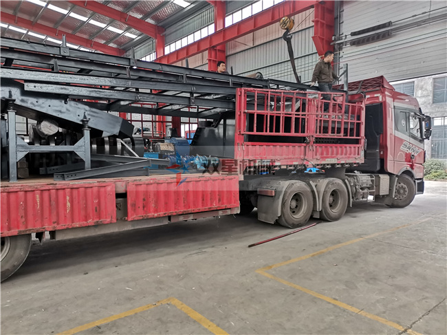 金屬粉碎機(jī)和金屬破碎機(jī)設(shè)備是廢金屬加工的主要設(shè)備，金屬粉碎機(jī)和金屬破碎機(jī)是兩種用于處理金屬材料的機(jī)械設(shè)備，它們在工作原理和應(yīng)用領(lǐng)域上有一些區(qū)別。